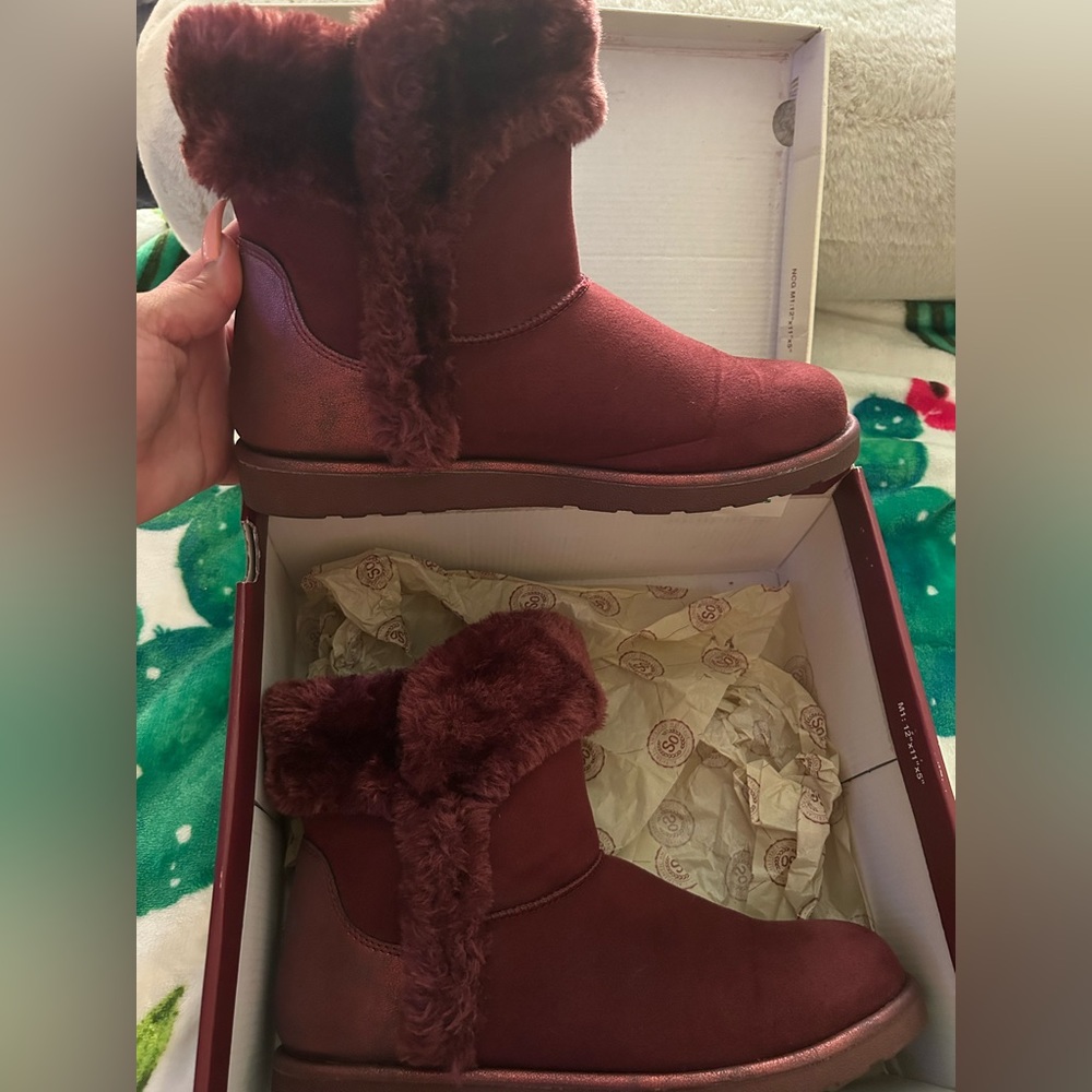 Super cute low ankle boots, like new!